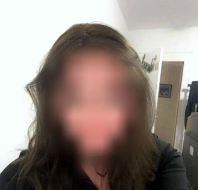 Amber, 25