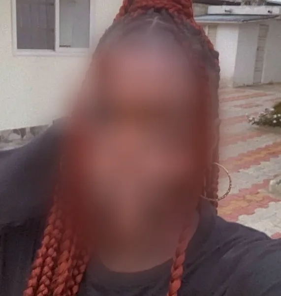 Benthe, 24