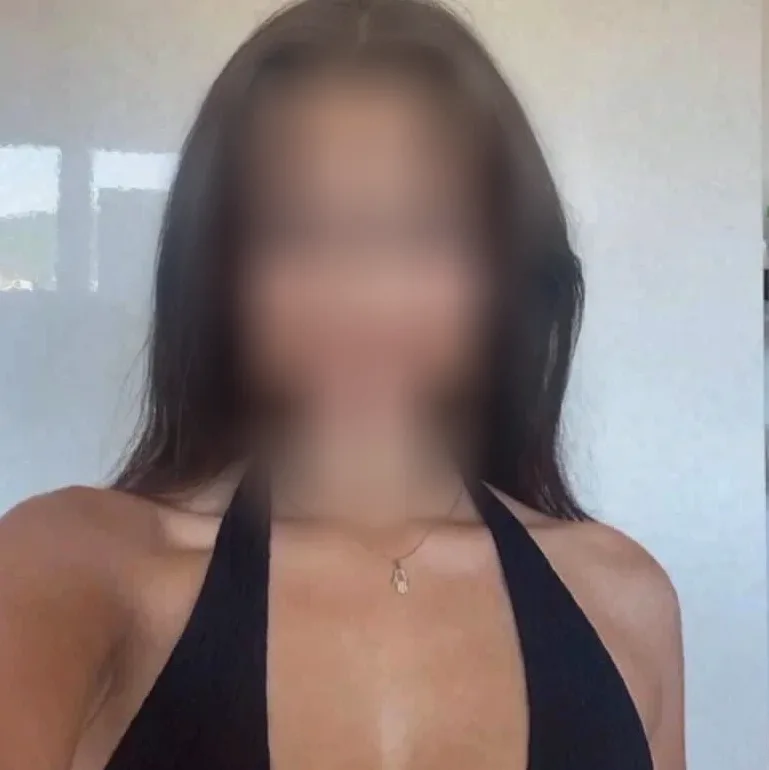 Chantal, 23